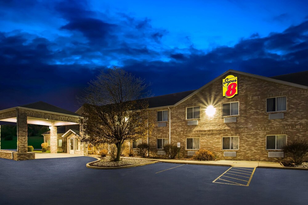 Book Super 8 By Wyndham Remington In Hotels Super 8 By Wyndham Remington