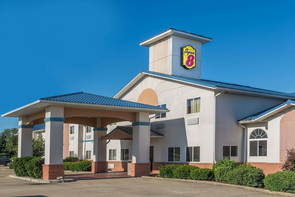 Book Super 8 By Wyndham Martinsville In Hotels Super 8 By Wyndham Martinsville