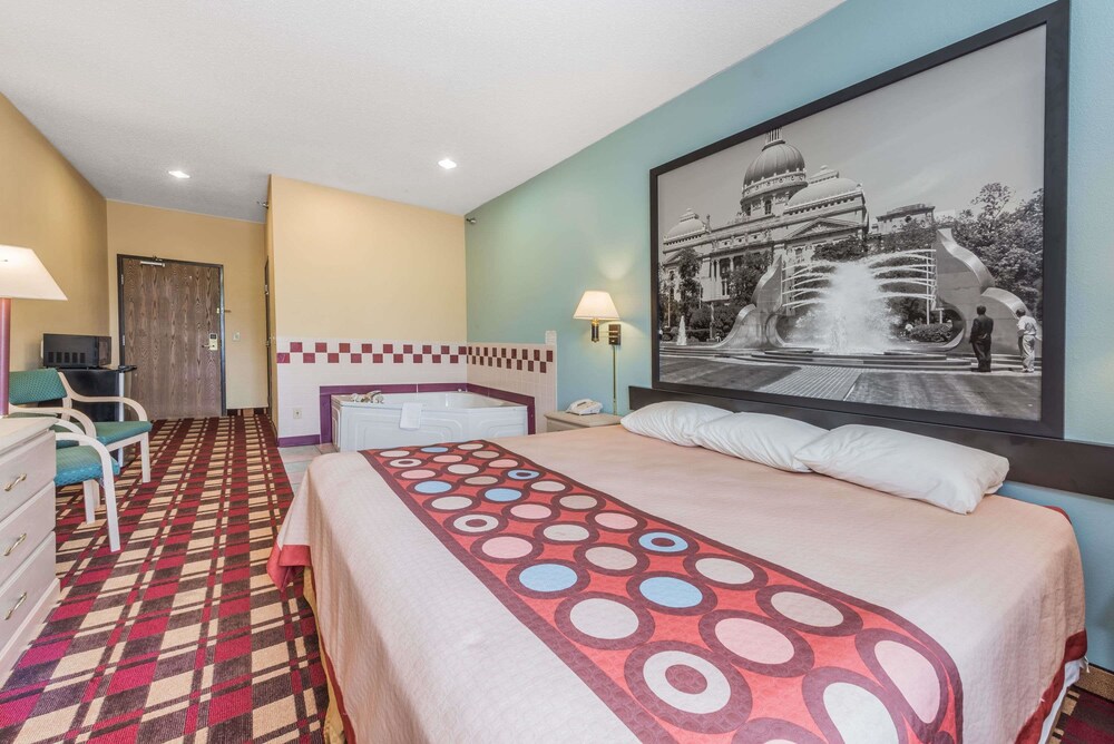 Book Super 8 By Wyndham Martinsville In Hotels Super 8 By Wyndham Martinsville Executive Suite 1 King Bed Non