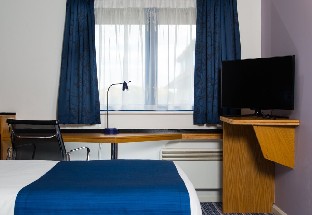 Holiday Inn Express London Chingford Woodford Green Info Photos Reviews Book At Hotels Com