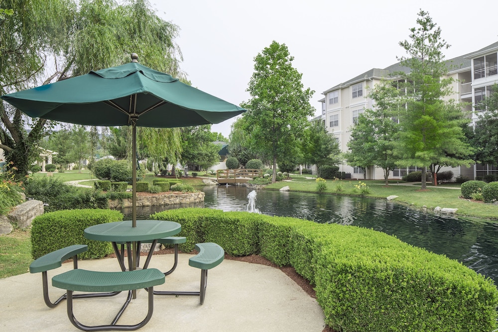 Book The Suites at Fall Creek by Diamond Resorts in Branson