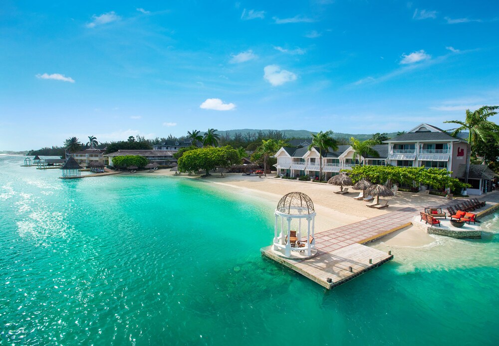sandals royal caribbean kensington cove