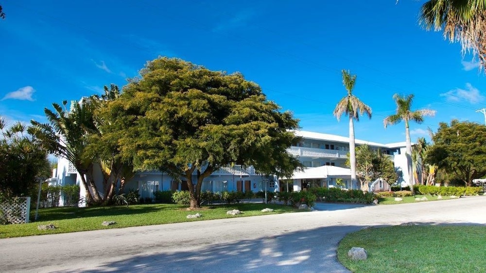 Book Flamingo Bay Hotel & Marina at Taino Beach in Freeport | Hotels.com