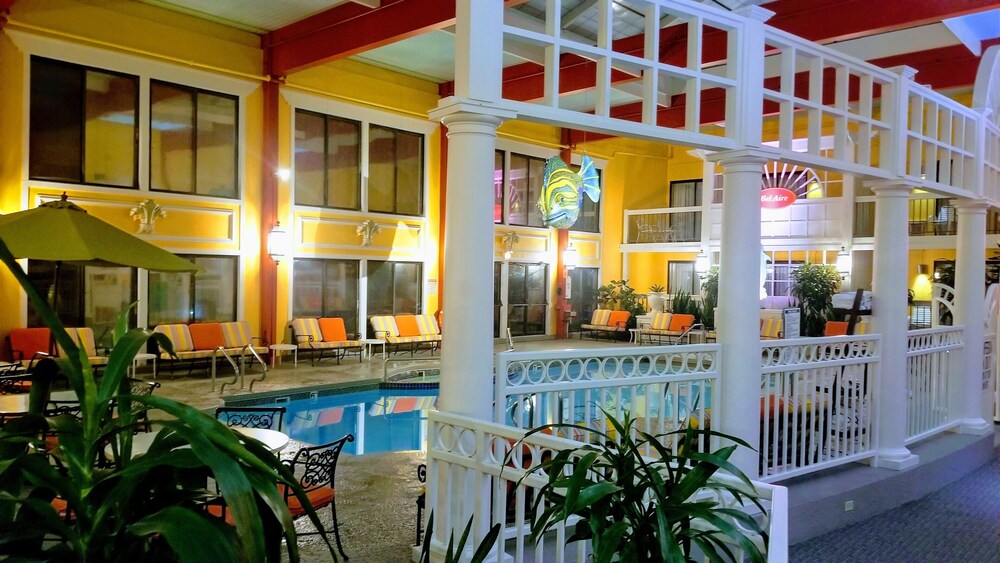 Book Bel Aire Hotel Lake Erie In Erie Hotels Com