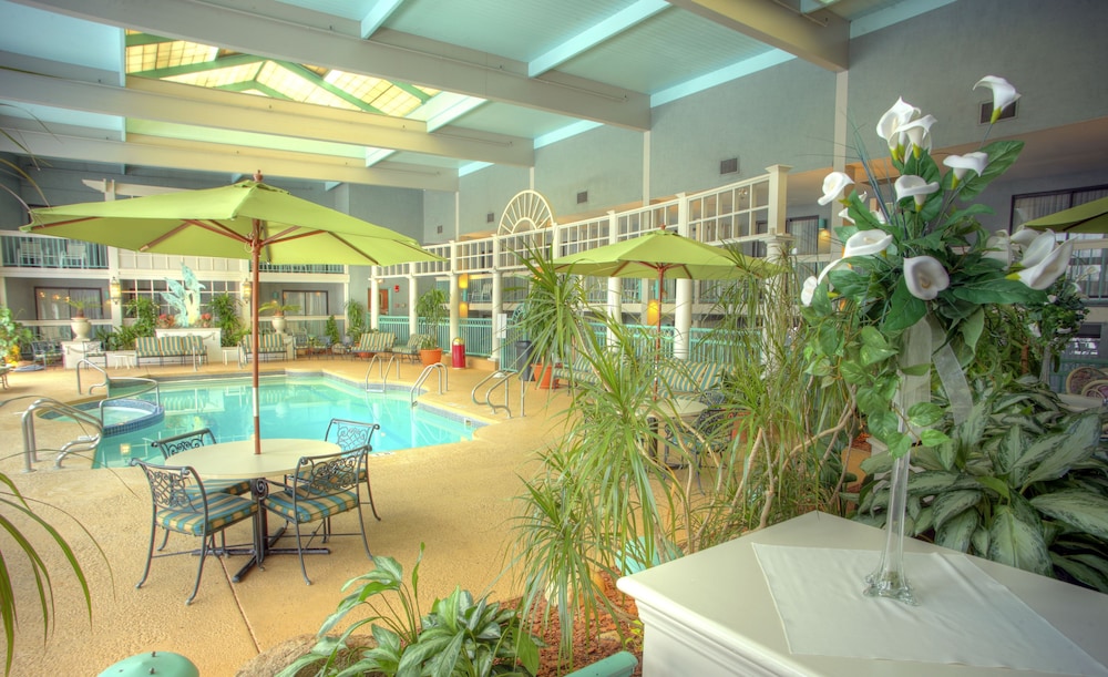 Book Clarion Hotel Lake Erie In Hotels Clarion Hotel Lake Erie Indoor Pool