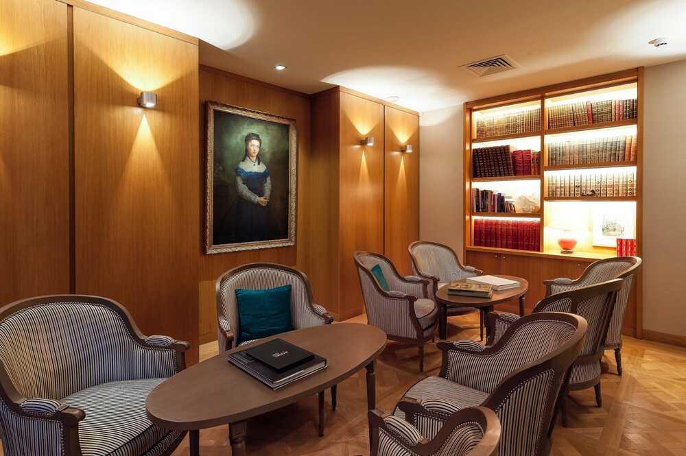 Book Hotel Pas De Calais In Paris Hotels Com