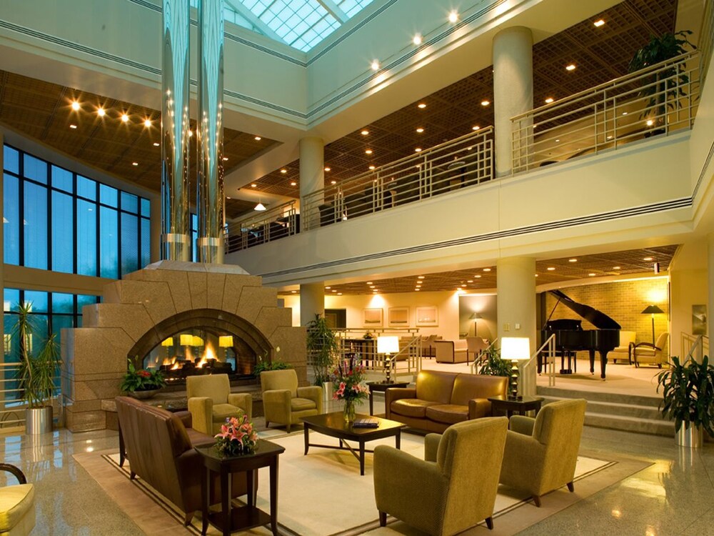 Book Oak Ridge Hotel And Conference Center In Chaska Hotels