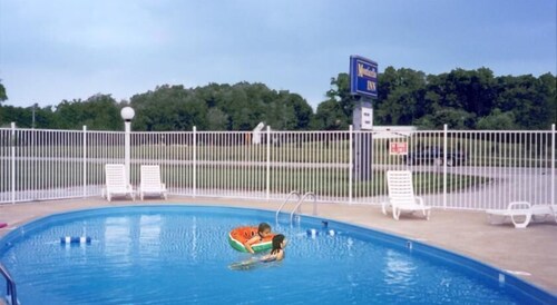 Book Monticello Inn in Monticello