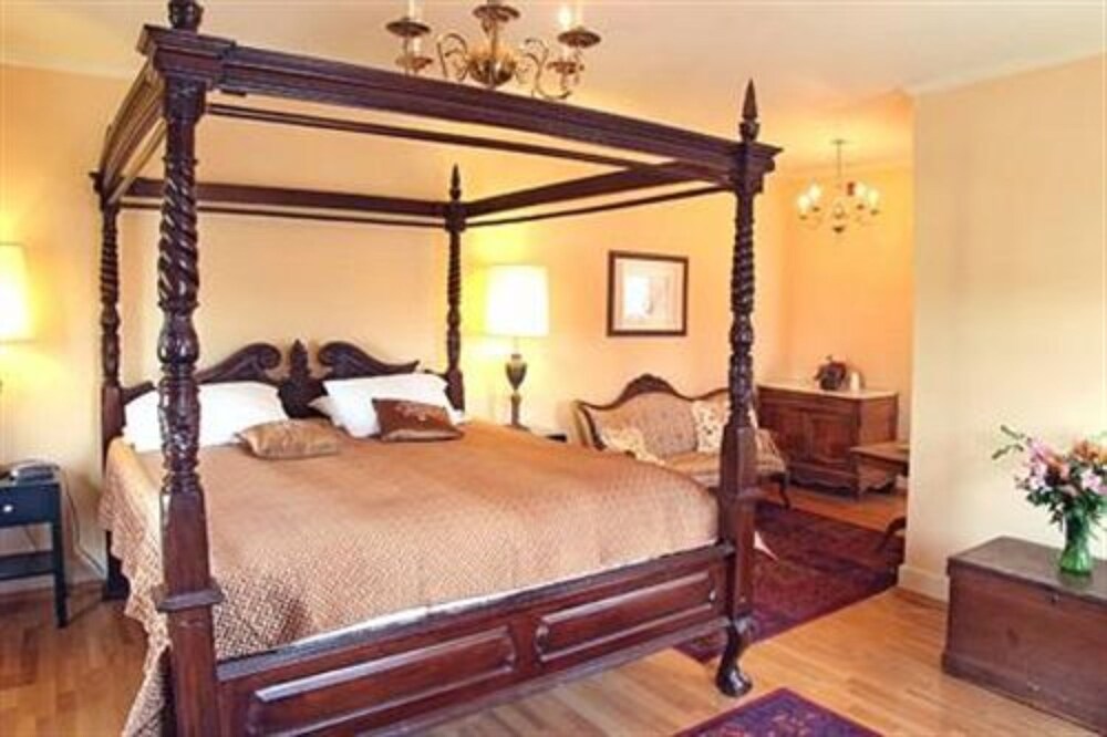Book Union Hotel In Benicia Hotels Union Hotel Benicia Seaside Daisy Guest Room