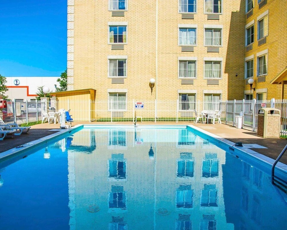 Book Quality Inn Suites Cvg Airport In Hebron Hotels Com