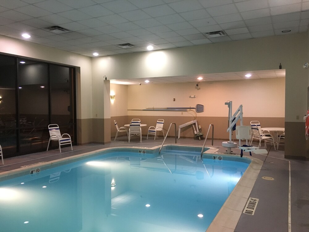 hotels in johnstown pa with indoor pools