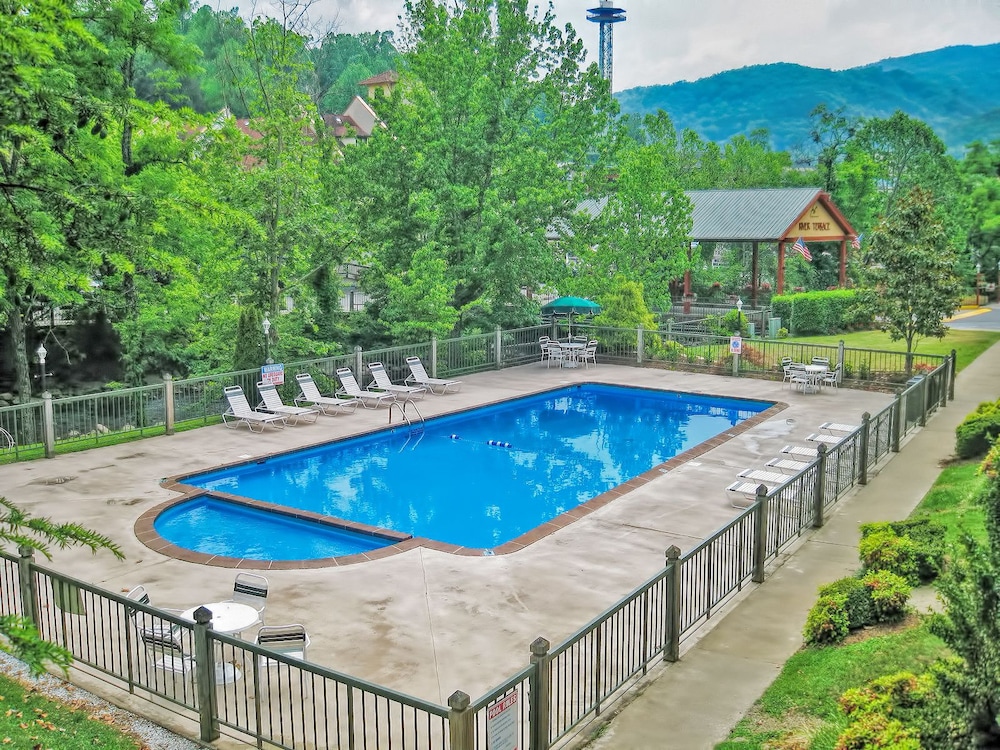 Book River Terrace Resort Convention Center In Gatlinburg Hotels River Terrace Resort Convention Center Gatlinburg Outdoor Pool