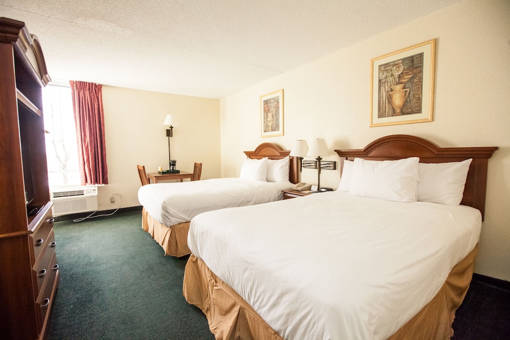 Book Inns Of Virginia Falls Church In Hotels Inns Of Virginia Falls Church Deluxe Double Room 2