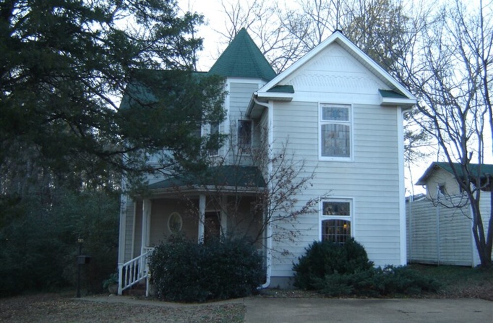 Book Rose House Inn In Fayette Hotels