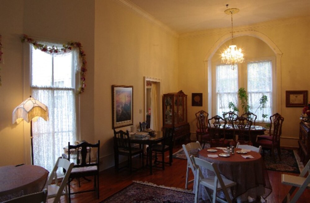 Book Rose House Inn In Fayette Hotels Rose House Inn Fayette Hotel Interior