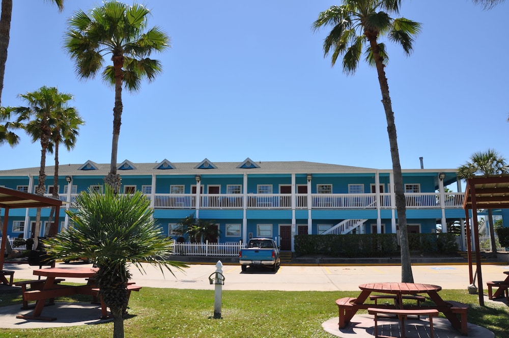 Book Plantation Suites & Conference Center in Port Aransas
