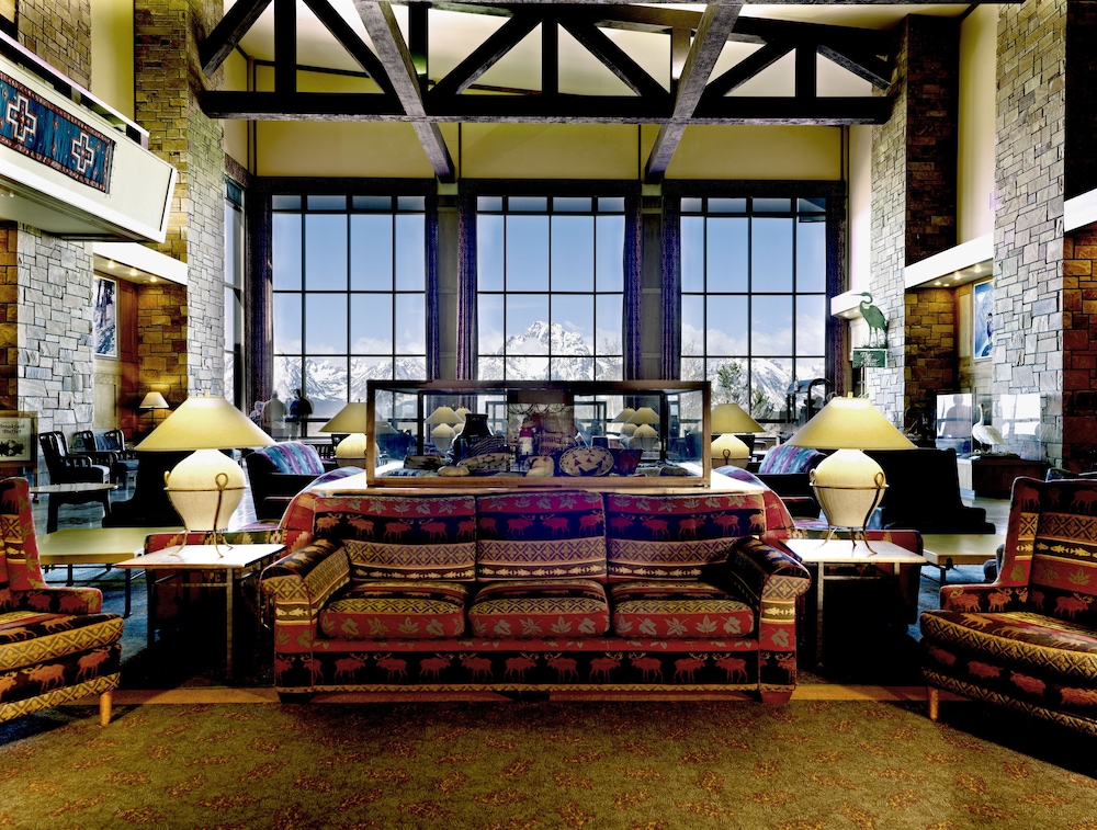 Book Jackson Lake Lodge In Moran Hotels Jackson Lake Lodge Moran Lobby Sitting Area