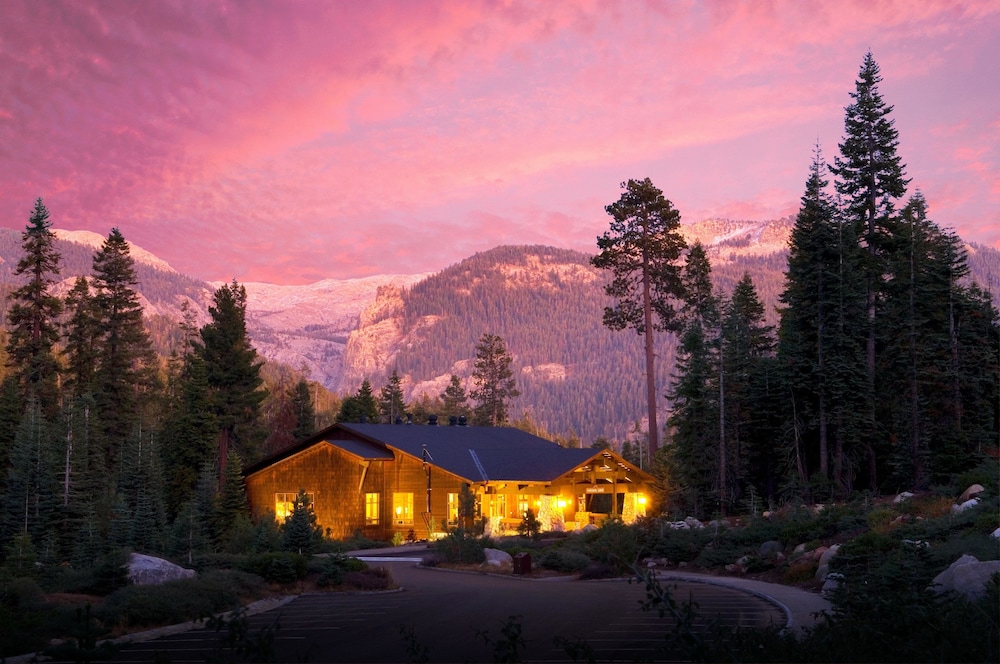 Book Wuksachi Lodge in Sequoia National Park