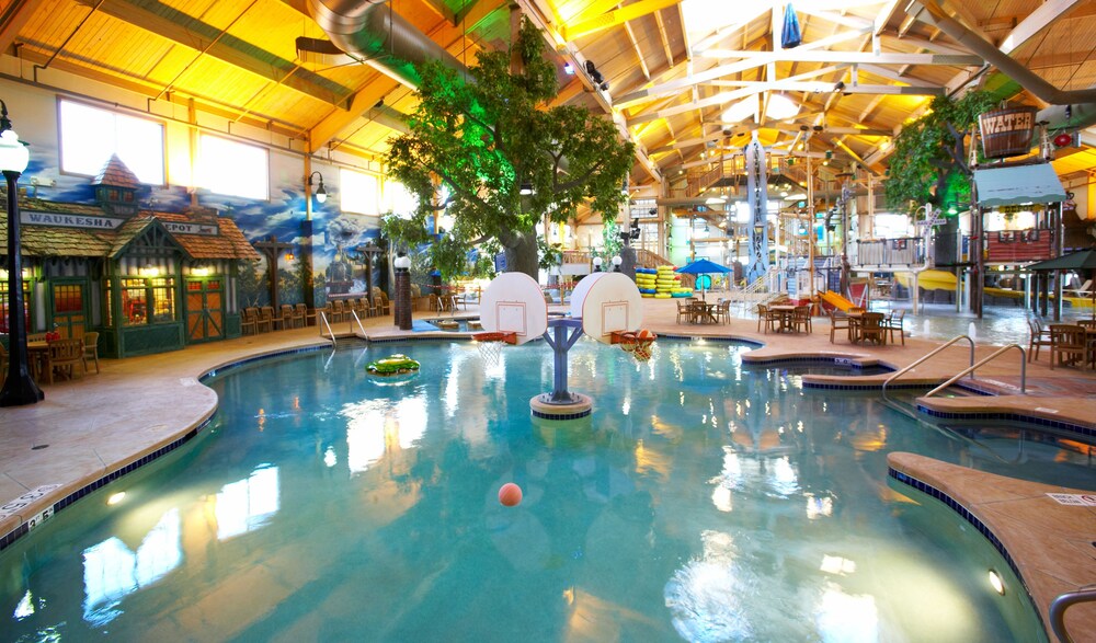 Book The Ingleside Hotel In Pewaukee Hotels Water Park