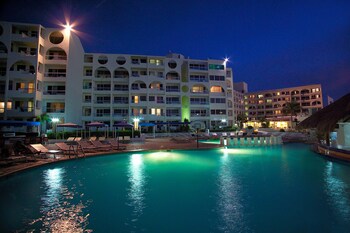 Picture of Aquamarina Beach Resort in Cancun