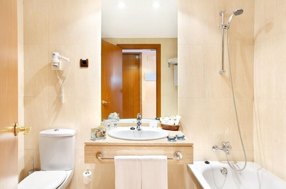 Book Hotel Las Provincias In Fuenlabrada Hotels Com