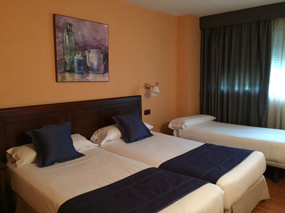 Hotel Las Provincias Fuenlabrada Book At Hotels Com