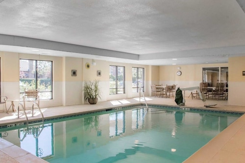 Book Comfort Inn Suites West Chester North Cincinnati In West Chester Hotels Com