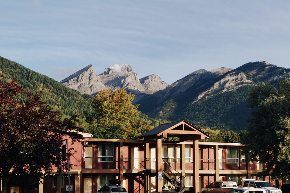 Book Canadas Best Value Inn Suites Fernie In Fernie Hotels Com