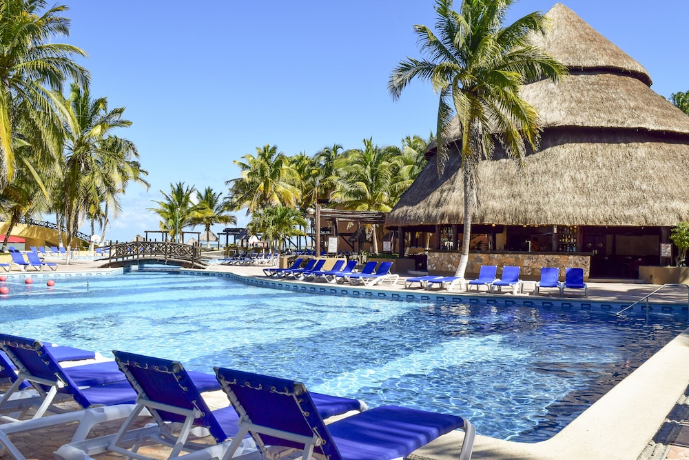 Book Reef Yucatan All Inclusive Hotel And Convention Center In Reef Yucatan All Inclusive Hotel And Convention Center Telchac Puerto Outdoor Pool