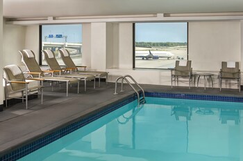 Detroit Mi Dtw Metropolitan Wayne County Hotels With Detroit Mi Dtw Metropolitan Wayne County Hotels With Parking Book At
