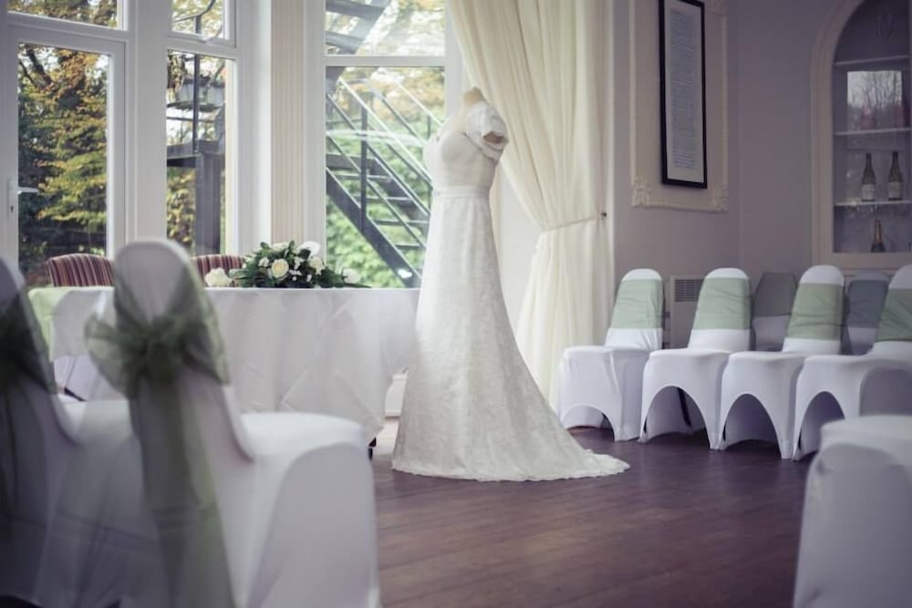 Book Durker Roods Hotel In Holmfirth Hotels Durker Roods Hotel Holmfirth Indoor Wedding