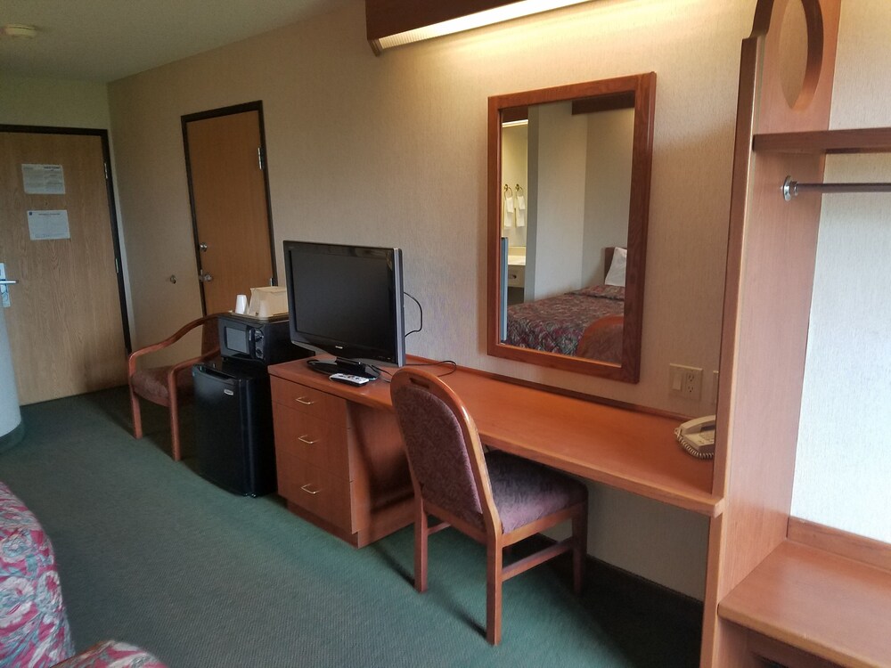 Book Syracuse Inn Suites In Hotels Syracuse Inn Suites Deluxe Room 2 Queen Beds Guest