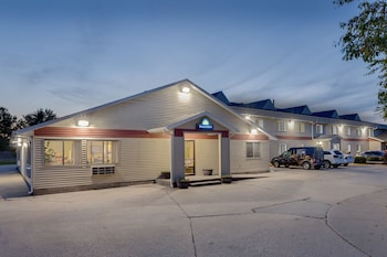 15 Closest Hotels To Amana Colonies In