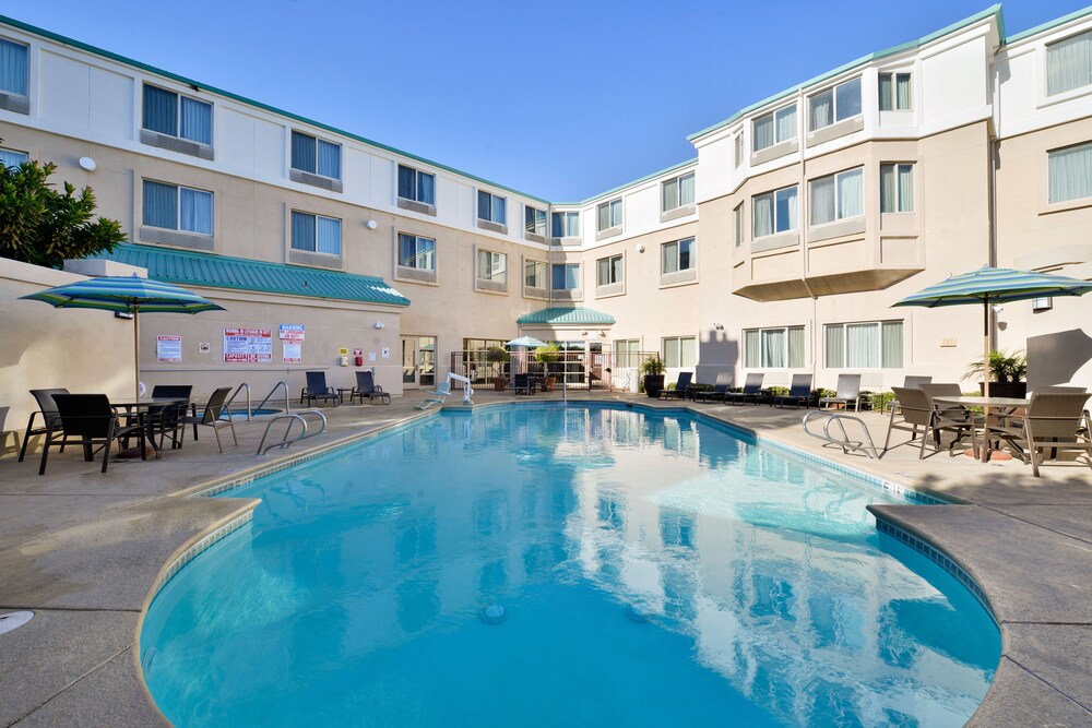 Book Holiday Inn Express Hotel Suites Elk Grove Ctrl Sacramento An Ihg Hotel In Elk Grove Hotelscom