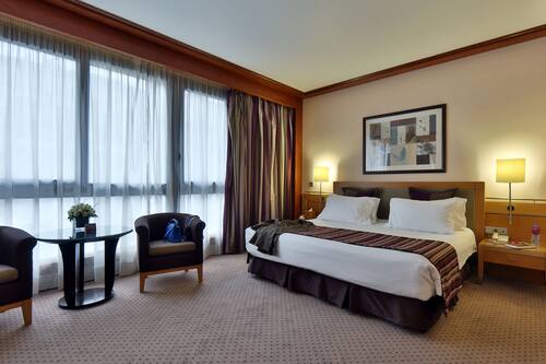 احجز فندق كراون بلازا بيروت في بيروت قارن أسعار الفنادق في بيروت