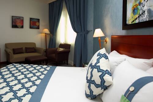 احجز هوليداي إن الخبر في الخ بر قارن أسعار الفنادق في الخ بر