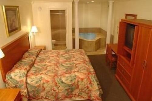 Book Wildwood Inn Tropical Dome Theme Suites In Florence Hotels Com Book Wildwood Inn Tropical Dome Theme Suites In Florence Hotels Com