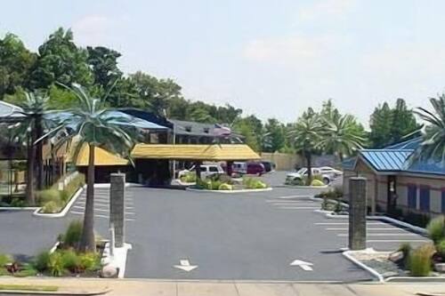 Book Wildwood Inn Tropical Dome Theme Suites In Florence Hotels Com Book Wildwood Inn Tropical Dome Theme Suites In Florence Hotels Com