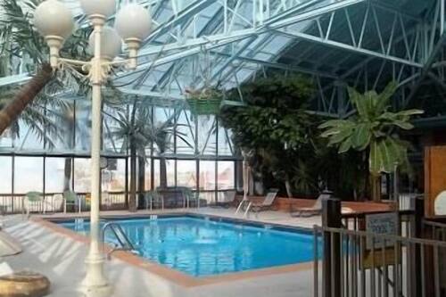 Book Wildwood Inn Tropical Dome Theme Suites In Florence Hotels Com Book Wildwood Inn Tropical Dome Theme Suites In Florence Hotels Com