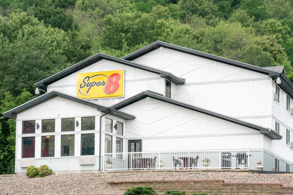 Book Super 8 Winona Mn In Hotels Super 8 Winona Mn