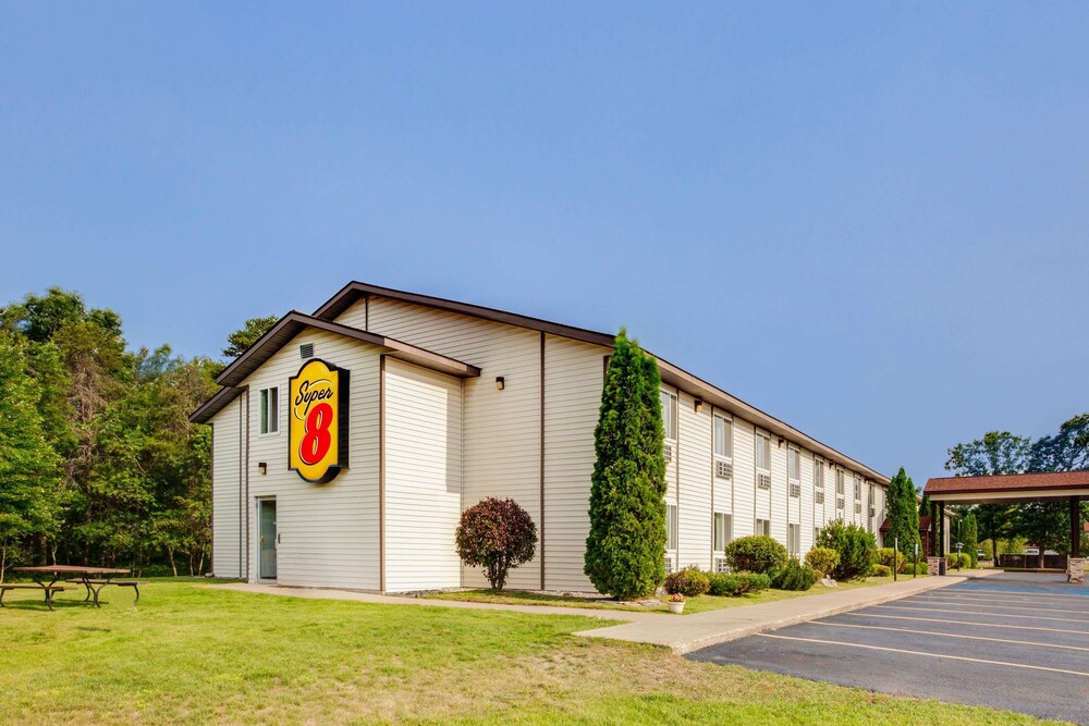 Book Super 8 By Wyndham Grayling In Hotels Super 8 By Wyndham Grayling