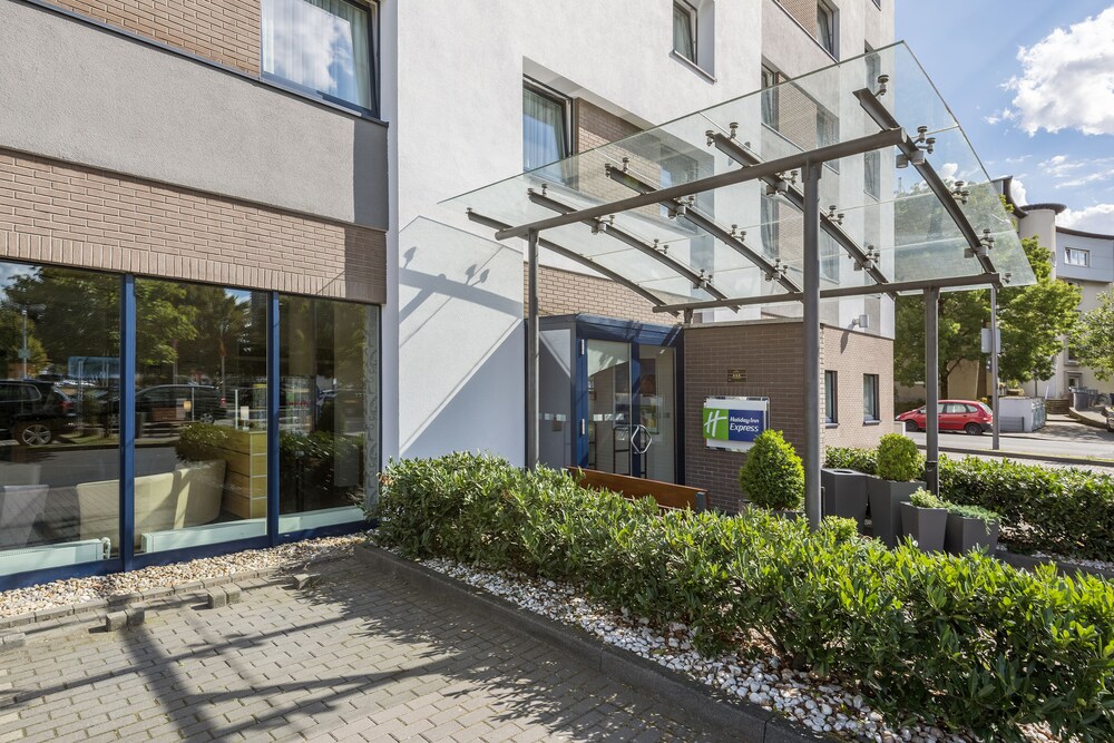Holiday Inn Express Koln Mulheim In Koln Hotels Com