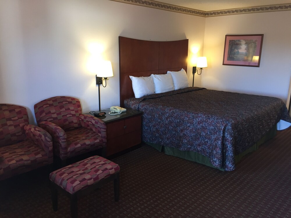 Book Briarwood Inn In Amory Hotels Briarwood Inn Amory Guest Room