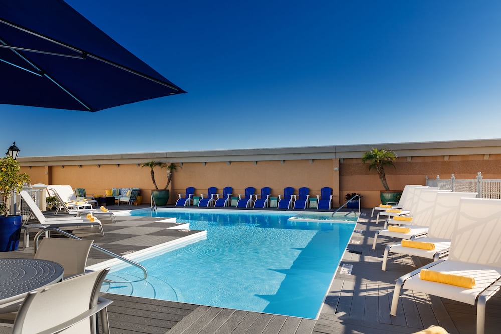 Book Kemah Boardwalk Inn In Hotels Kemah Boardwalk Inn Outdoor Pool