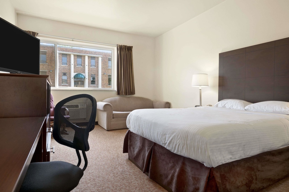 Book Super 8 By Wyndham Sarnia On In Hotels Super 8 By Wyndham Sarnia On Guest Room