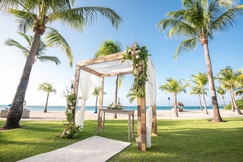 Courtyard By Marriott Isla Verde Beach Resort Carolina Puerto Rico Carolina Hotel Discounts Hotels Com