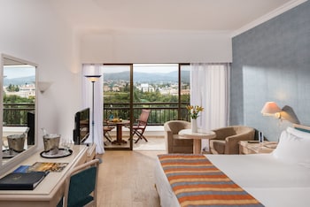 Φωτογραφία του Coral Beach Hotel & Resort, Πέγεια