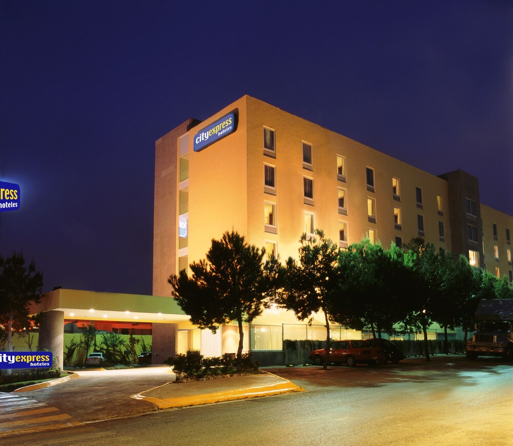 萨尔蒂约城市快捷酒店