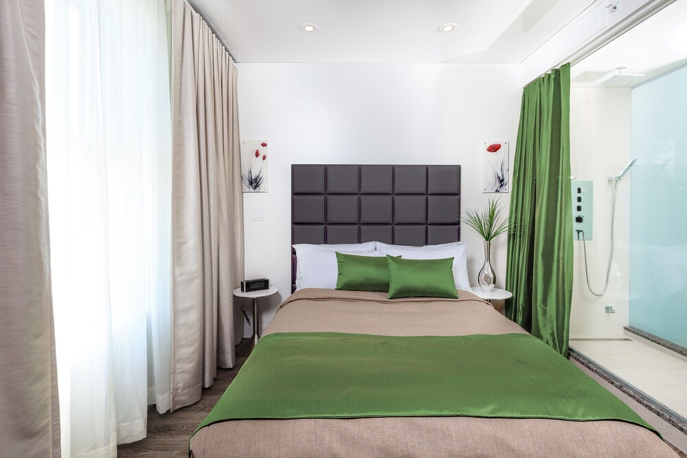 Book Hotel Chateau Laurier Quebec In Quebec Hotels Com