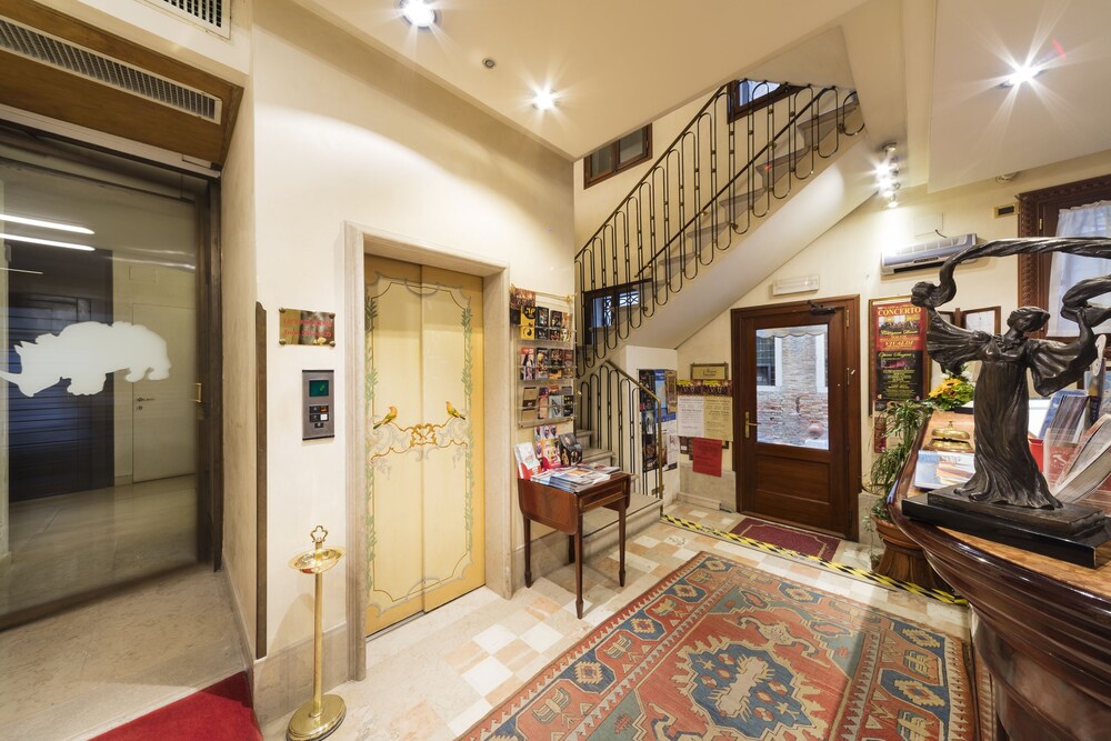 Hotel Al Ponte Dei Sospiri In Venetie Hotels Com